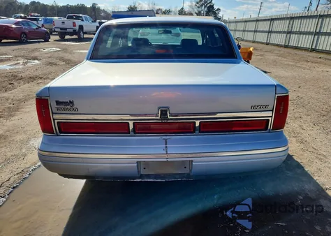 1997 Lincoln Town Car Signature z USA, uszkodzony, nr VIN 1LNLM82WXVY651237